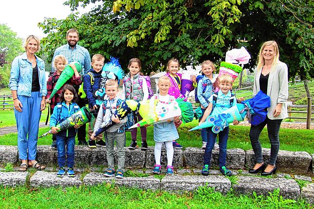 Drei Jungen und sechs Mädchen wurden in die Grundschule Wutach eingeschult. Lehrerinnen sind Stefanie Baumgärtner (links neben ...