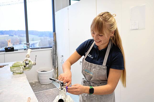 Emely Brockhaus hat großen Spaß bei ihrer Arbeit.