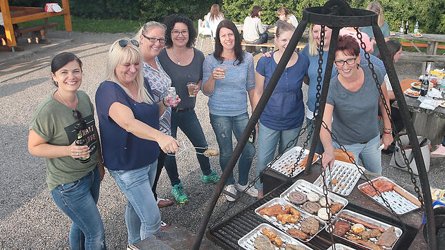 Grillen – gerade für viele Vereine ist ein Grillfest das perfekte „Vereinsfest“. Wie hier für den Narrenverein Riedböcke aus ...