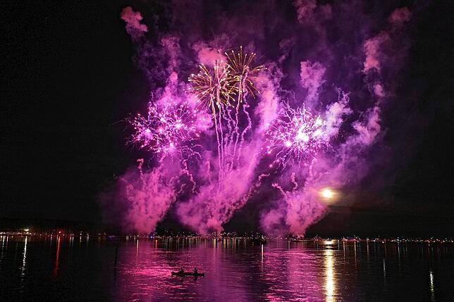 Bild 2: Konstanzer Seenachtfest 2022: Fotos vom großen Finale beim Feuerwerk an der Kunstgrenze