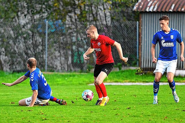 Bild 12: FC Hochrhein unterliegt klar mit 1:4 bei den SF Schliengen &ndash; und wir haben Bilder!
