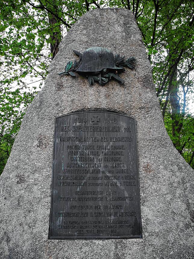 In Stockach erinnert ein Gedenkstein mit einer Platte an die 2600 Gefallenen des Reserve-Infanterieregiments (RIR) 111. Das 2. Bataillon ...