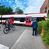 Der Bahnübergang an der Fahrradstraße ist hochfrequentiert. Täglich überfahren ihn mehrere tausend Radler. Fast alle Verkehrsteilnehmer ...