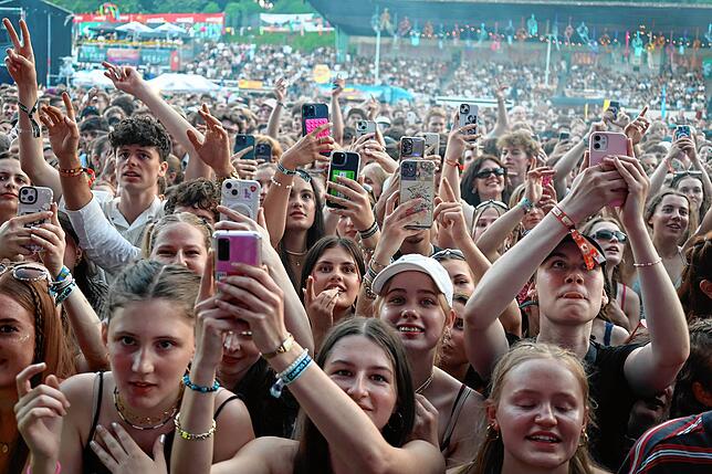 Bild 6: Erst Blümchen, dann K.I.Z.: Das feiern die Fans beim Campus-Festival