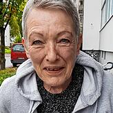 Ingrid Walser: „Vor unserem Fenster wächst eine Eiche. Die Blätter fliegen manchmal bis in die Wohnung. Überhaupt der Müll ...