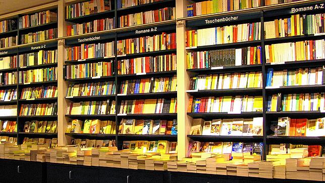 Im Buchladen um die Ecke ist Stöbern und Querlesen ausdrücklich erlaubt. Auch wenn das momentan im Laden nicht geht, sind viele Läden ...