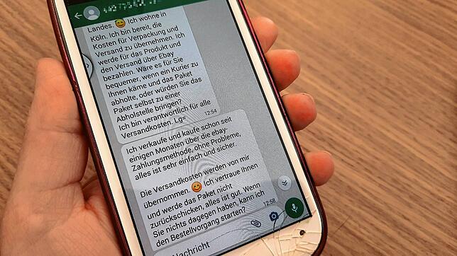 Ein Teil der Konservation auf WhatsApp mit einer mutmaßlichen Dame, die sich angeblich ein Doppelbett von Ebay-Kleinanzeigen von ...