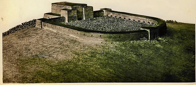 So wie dieses Modell sollte die 120 mal 170 Meter messende Totenburg aussehen, die die Nationalsozialisten auf dem Meersburger ...