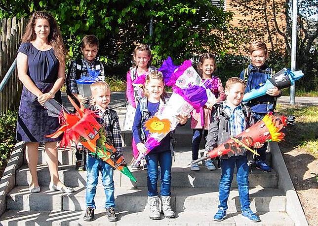 Die Erstklässler der Klasse 1e der Erich-Kästner-Schule, Außenstelle Grüningen, mit Klassenlehrerin Tanja Plätzer.