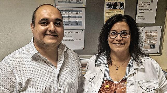 Khaled Mousa und Patrizia Birneis in ihrem Büro in der Villinger Straße im Keller des Rathauses IV.
