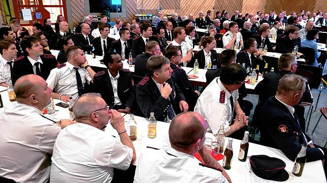Über 400 Mitglieder zählt die Freiwillige Feuerwehr Radolfzell. Sie tagte in der Litzelhardthalle in Liggeringen zu ihrer Hauptversammlung.