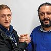 Auf ein Neues! FC 08 Villingens Sportvorstand Arash Yahyaijan (rechts) freut sich über die Vertragsverlängerung von Mittelfeldspieler ...