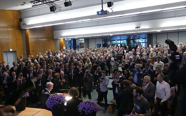 Volles Haus: Viele Gäste aus Politik, Wirtschaft und Gesellschaft sind gekommen, um Dorothee Eisenlohr zu gratulieren.