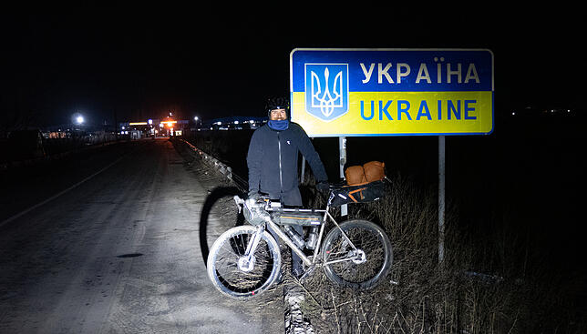 An der Grenze zur Ukraine: Jonas Deichmann kam auf seiner Tour auch an der heute umkämpften Stadt Charkiw vorbei. Damals herrschte noch ...