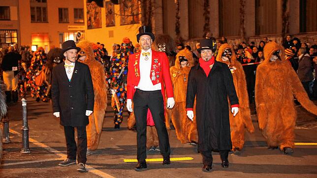 Bild 26: Auf dem Stephansplatz sprühen die Funken &ndash; hier endet die Konstanzer Fasnacht