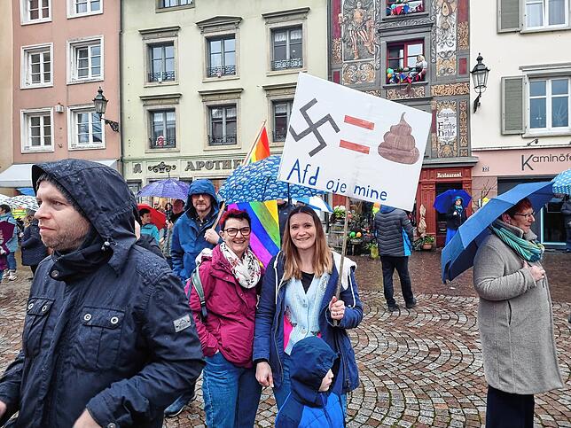 Bild 7: Mehr als 700 Menschen demonstrieren für mehr Menschlichkeit und Toleranz
