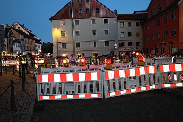 Bild 4: Die Massen strömen zum großen Flohmarkt. Hier gibt‘s die Fotos aus Konstanz