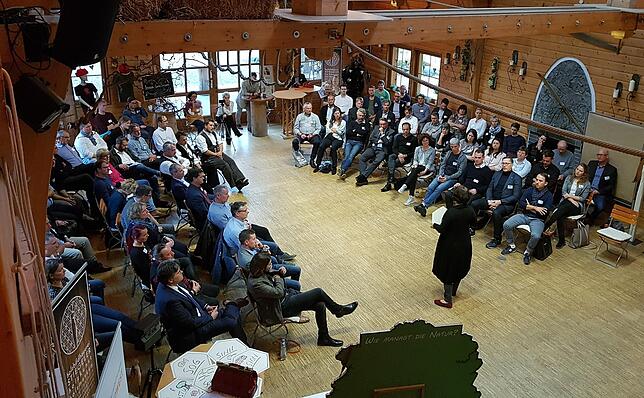 Interessierte Zuhörer: Rund 80 Unternehmer aus der Region verfolgten in der Teamwelt Höchenschwand den Vortrag von Stefanie Aufleger aus ...