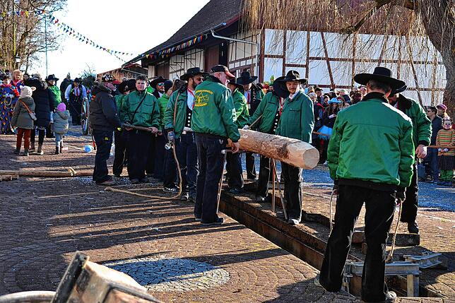 Bild 7: Bilder vom Narrenbaumsetzen mit vorangegangenem Umzug in Daisendorf