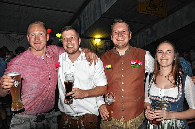 Bild 18: Vollgasstimmung war bei der Dirndl- und Lederhosenparty in Leimbach