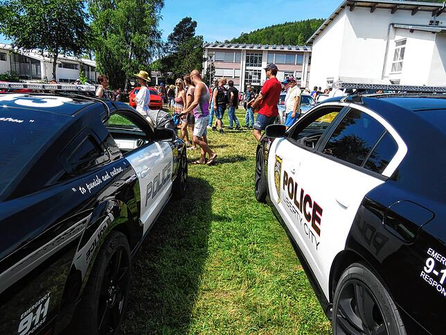 Bild 2: Chrom, Glitzer und dröhnende Motoren beim zwölften American-Cars- Treffen