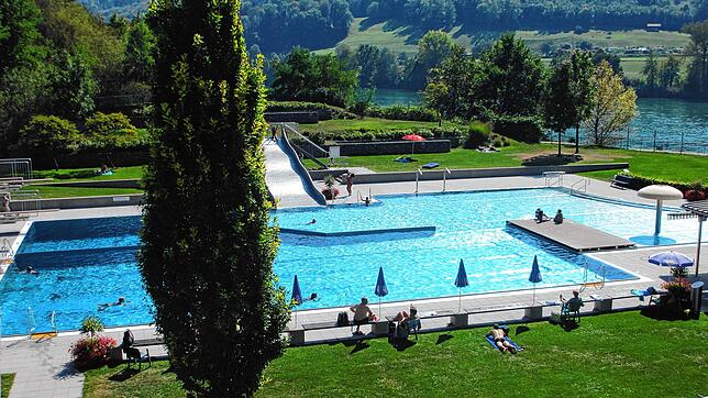 Sehr viel mehr Gäste als bisher könne nach einer Änderung der Corona-Verordnung des Landes das Gartenstrandbad Laufenburg besuchen.