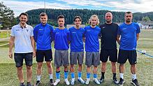 Das Trainer-Team und die Neuzugänge beim FV Tennenbronn: (von links) Simon Günter, Luis Moosmann, Raphael Schwarzwälder, Lucas ...
