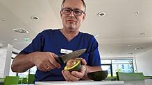 Holger Bannasch ist der Direktor der Klinik für Plastische, Hand- und Ästhetische Chirurgie am Schwarzwald-Baar-Klinikum. Und er ist ...