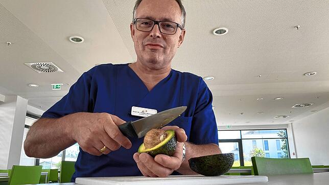 Holger Bannasch ist der Direktor der Klinik für Plastische, Hand- und Ästhetische Chirurgie am Schwarzwald-Baar-Klinikum. Und er ist ...