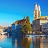 Die Altstadt von Zürich mit dem Grossmünster, einem Wahrzeichen der Stadt.