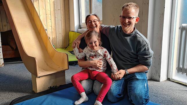 Familie Maier hat lange um einen Platz im normalen Kindergarten für Töchterchen Yara (4) gekämpft. Jetzt besucht der kleine Wirbelwind ...