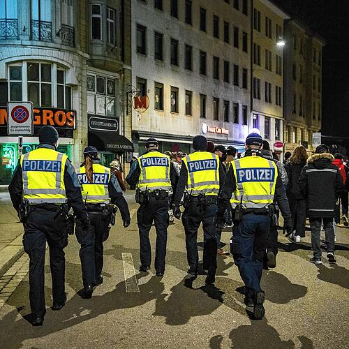 So wie hier bei der Fasnacht wird es auch beim ESC viel Polizeipräsenz geben.