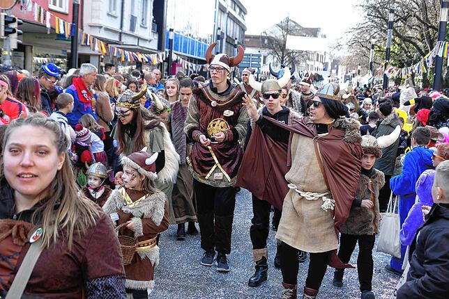 Bild 32: Bilder vom großen Fasnet Samschdig-Umzug der Poppele-Zunft (2)