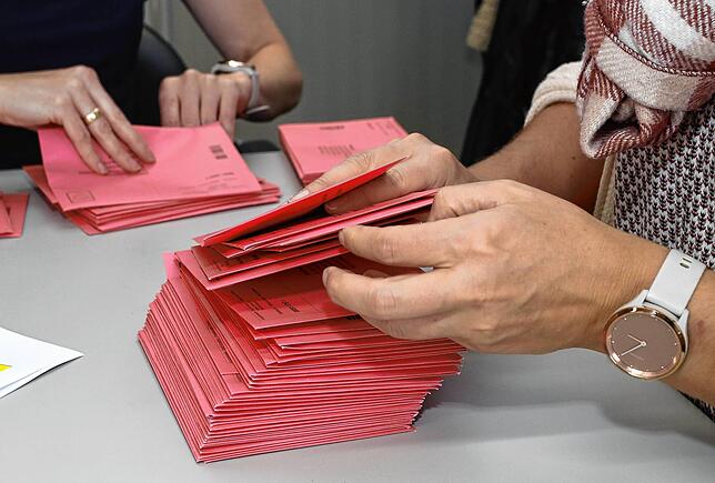 Bild 12: OB-Wahl in Konstanz: Uli Burchardt bleibt OB von Konstanz