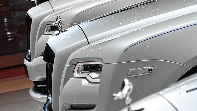 2020 und 2021 wegen Corona abgesagt, ansonsten aber auch ein Symbol für Luxus: Der Autosalon von Genf. Auf der Messe präsentieren gerne ...