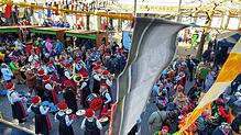 Bild : Rosenmontag in Radolfzell: Närrischer Jahrmarkt und musikalischer Besuch