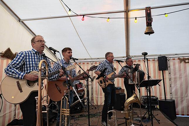 Bild 20: Birkendorfer Schopfschellenfest - Das sind die besten Bilder der Musiker