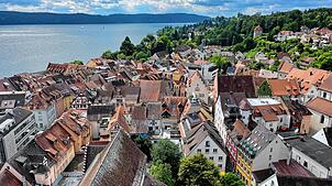 Nach der neuen Landesbauordnung muss Überlingen seine Altstadtsatzung anpassen und auch Solaranlagen weitgehend ohne Einschränkungen ...