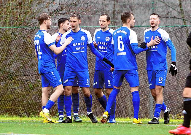 Bild 23: Letzte Aktion bringt FC Überlingen einen Punkt gegen FC Radolfzell. Wir haben die besten Bilder!