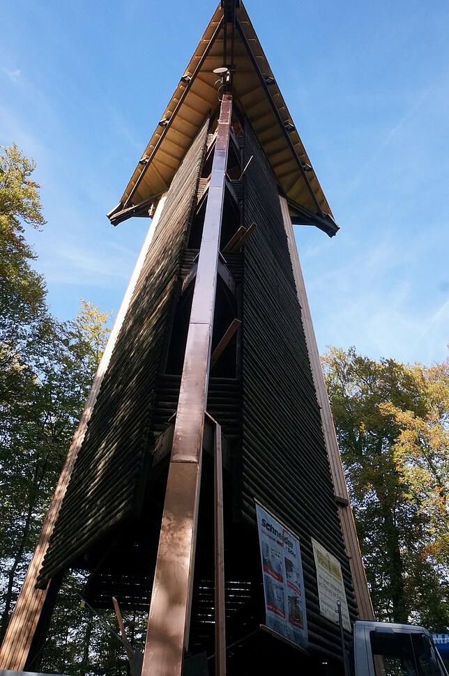 Heute: Weitgehend abgeschlossene Sanierungsarbeiten machen den Aussichtsturm fit für die Zukunft.