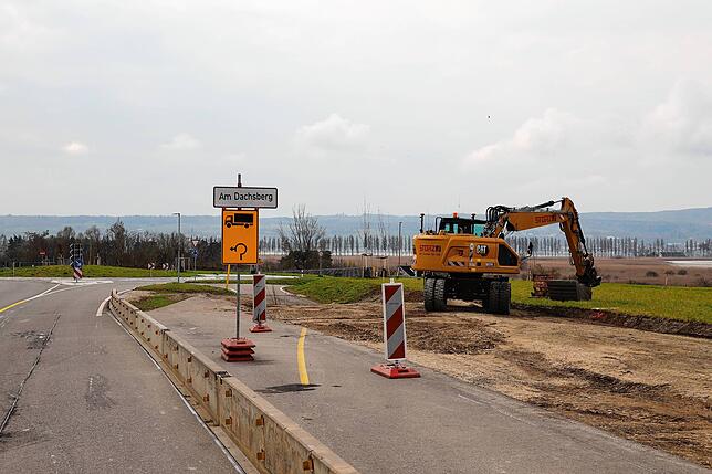 Die Umleitungsstraße bei der alten B33 neben der Waldsiedlung: Hier soll die Fahrbahn nur in Teilen zurückgebaut werden, sodass die ...