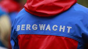 Zwei Wanderinnen sind von der Bergwacht in Neidlingen (Landkreis Esslingen) aus einem Abhang gerettet worden. (Symbolbild)