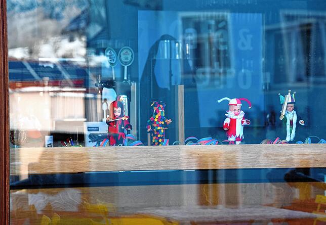 Minifiguren im Schaufenster des Seilerhaus-Cafés.