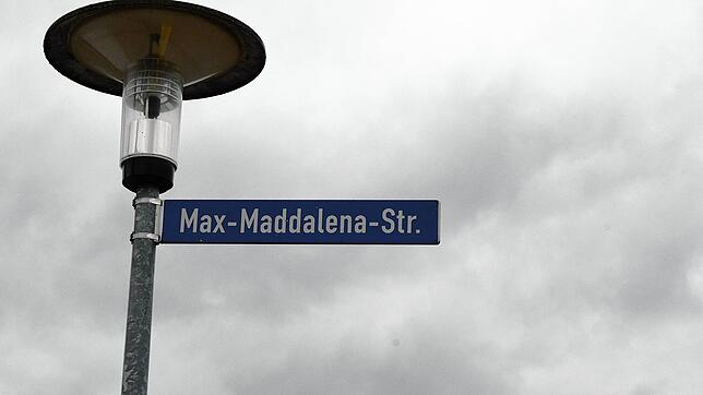 In Gedenken an Max Maddalena gibt es in der Singener Nordstadt eine Straße, die nach dem Riedheimer Opfer des Nazi-Regimes im Zweiten ...