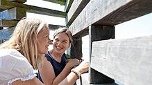 Die baden-württembergische Umweltministerin Thekla Walker (links) und Katharina Schulze, Fraktionsvorsitzende der Grünen im Bayerischen ...