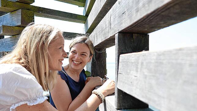 Die baden-württembergische Umweltministerin Thekla Walker (links) und Katharina Schulze, Fraktionsvorsitzende der Grünen im Bayerischen ...