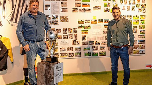 Mit seinem Stellvertreter Felix Gatti (rechts) freute sich SVG-Chef Daniel Stritt über eine gelungene Ausstellung, die im ...