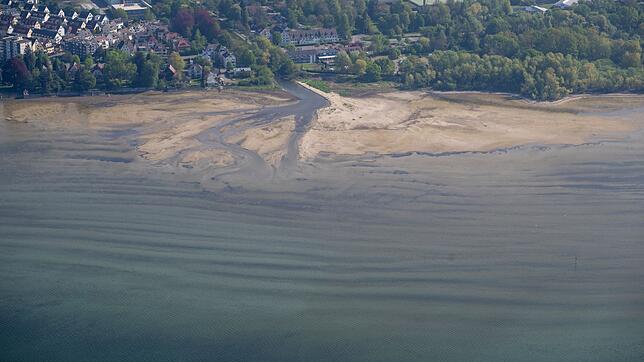An vielen Gewässern wird das Wasser knapp. Auch im Bodensee ist der Pegel deutlich niedriger als zu dieser Jahreszeit üblich.