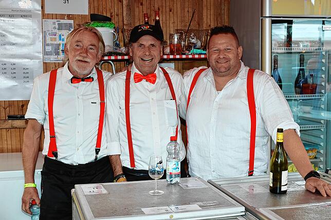 Bild 18: Volle Gläser und beste Stimmung: So ging’s beim Konstanzer Weinfest 2025 weiter