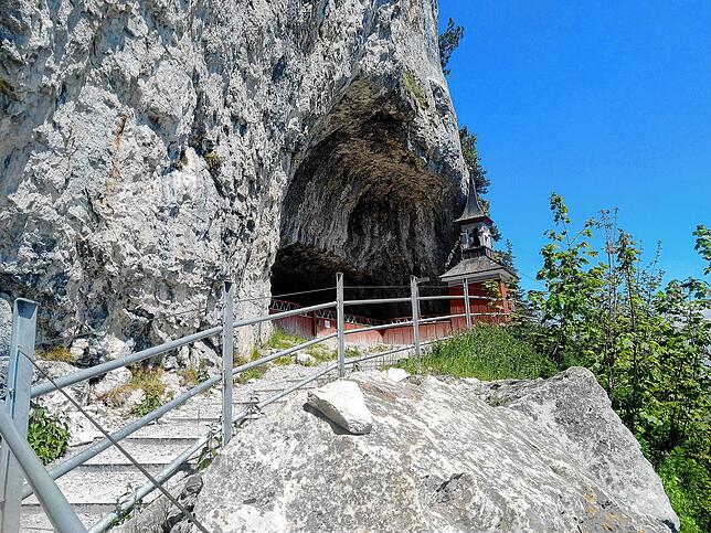 Bild 23: Normalerweise überrennen Touristen das Berggasthaus Aescher, doch wie sieht es dort jetzt aus? Wir nehmen Sie mit auf eine Wanderung